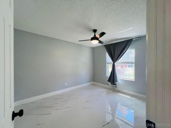 Building Photo - 12623 SW 8th Ct