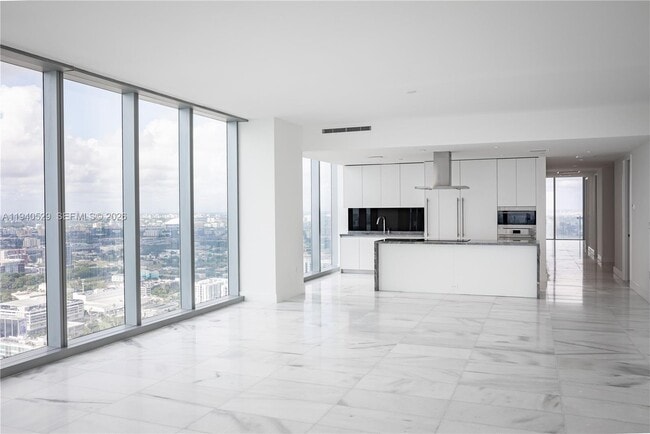 Building Photo - 700 NE 26th Terrace