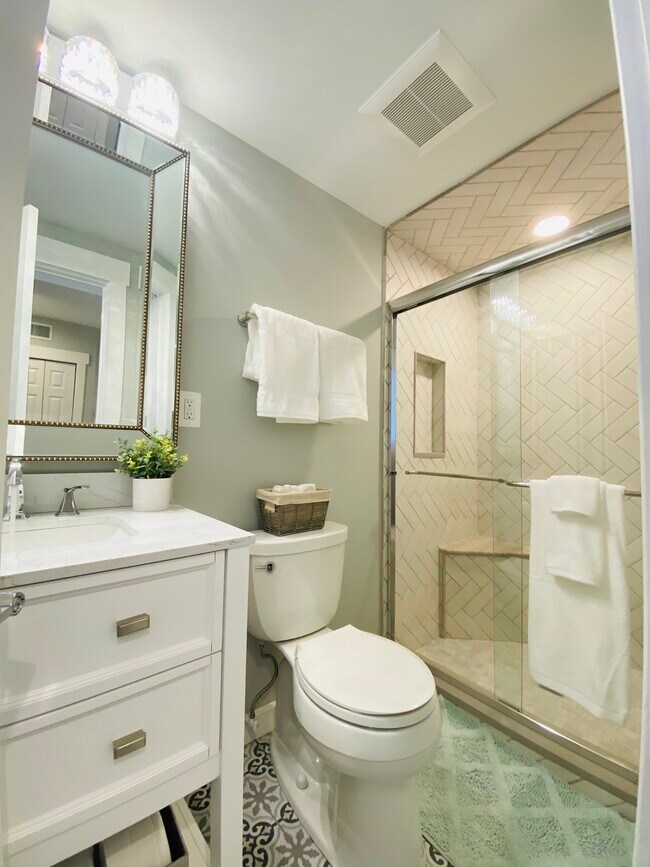 Building Photo - 512 Elsmere St