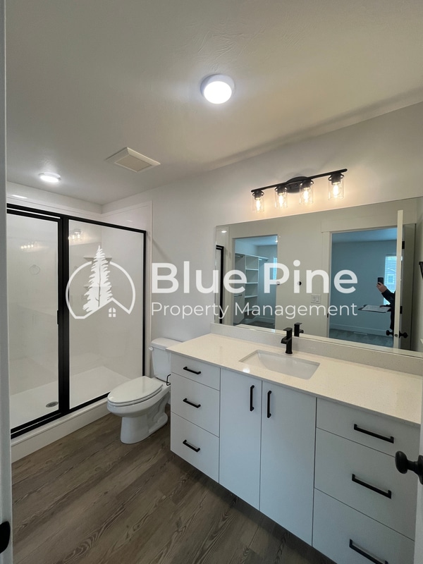 Building Photo - 1195 E Jaylee Dr