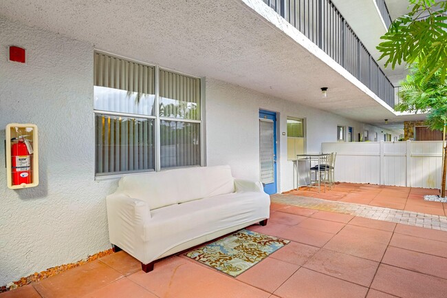Building Photo - 6650 S Oriole Blvd
