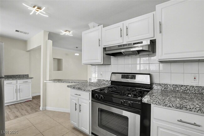 Building Photo - 313 Fox Cir