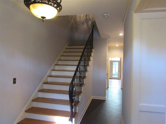 Building Photo - 255 Eastbrooke St