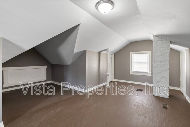 Building Photo - 835 S 38th St