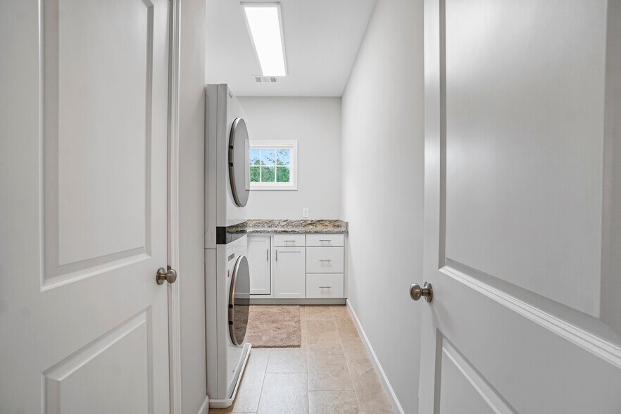 Laundry - 421 Retreat Ln