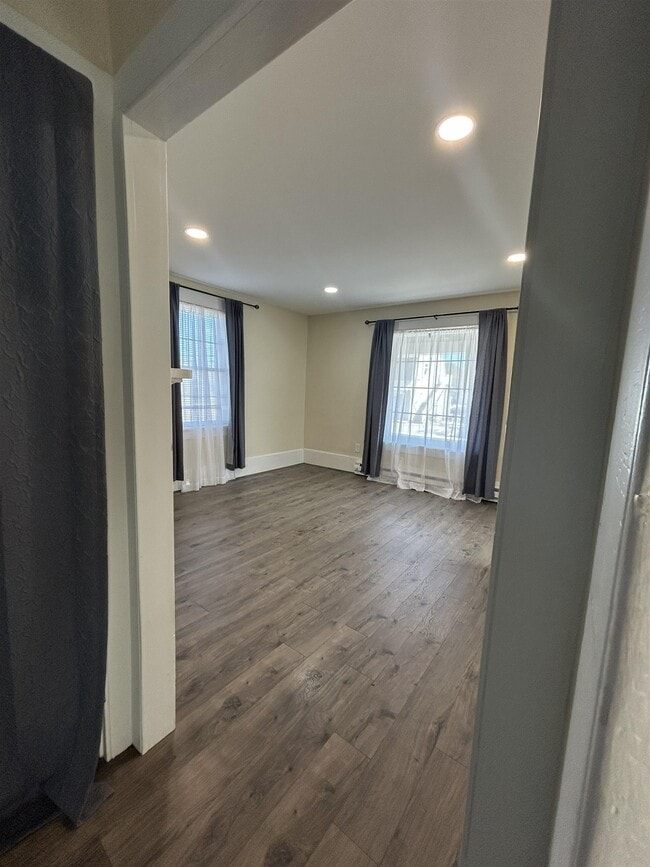 Building Photo - 565 White Mountain Hwy