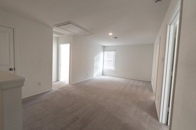 Building Photo - 27006 Breakaway Ln