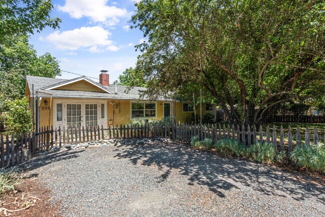 Building Photo - Charming 4-Bedroom Ashland Home with ADU, ...