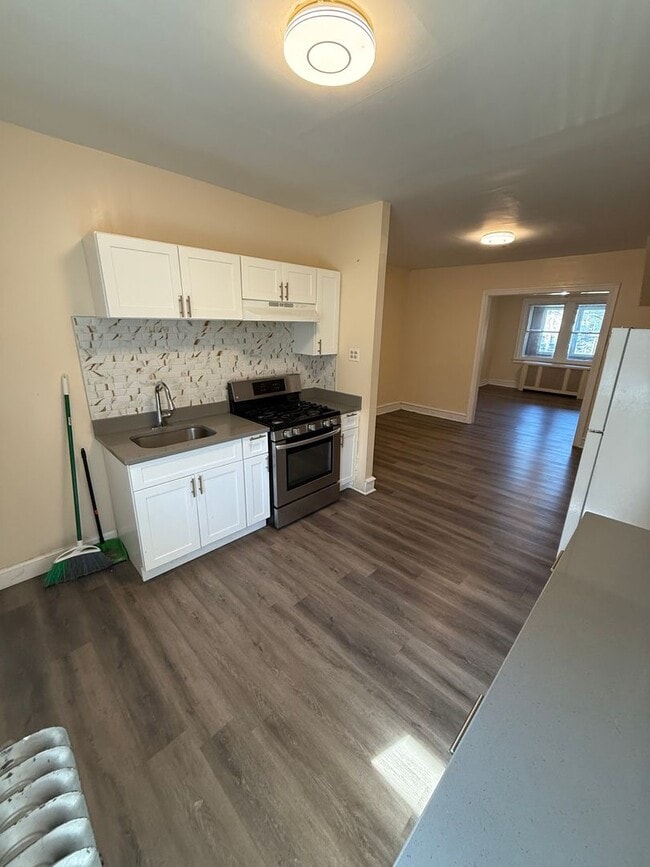 Building Photo - Wonderful three bedroom home for rent in O...