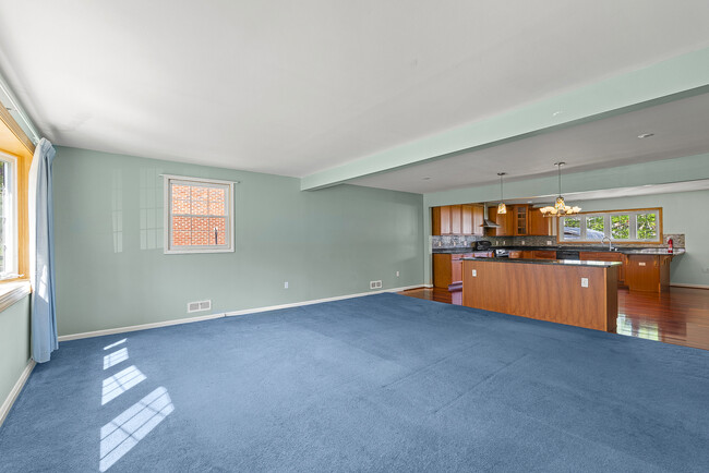 Building Photo - 2023 Rollingwood Rd
