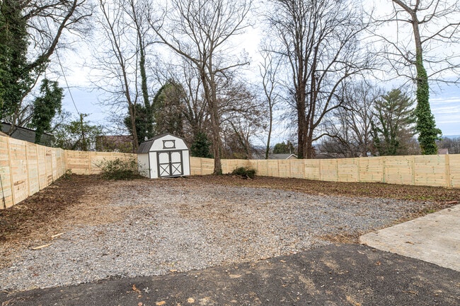 Building Photo - 1287 E Harper Ave