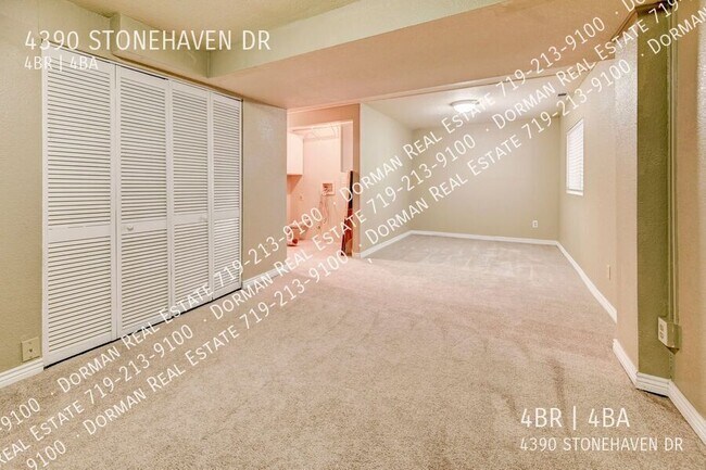 Building Photo - 4390 Stonehaven Dr