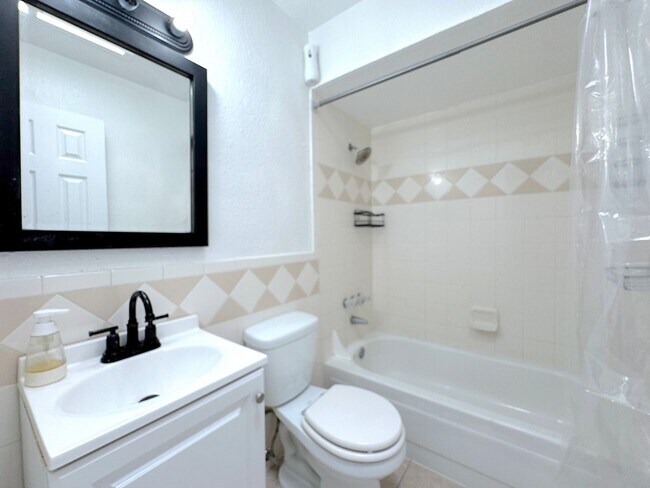 Building Photo - Northeast El Paso 4 Bed Refrig A/C