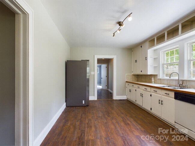 Building Photo - 618 Monroe Hwy