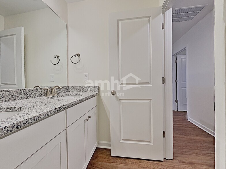 Building Photo - 299 Ivy Brook Dr