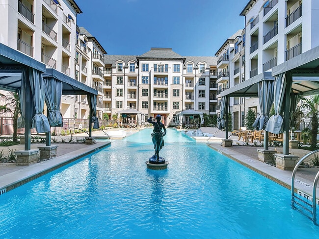 Building Photo - The Huntington Apartments