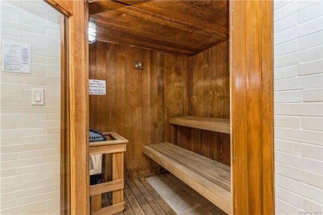 Building Photo - 10 City Pl