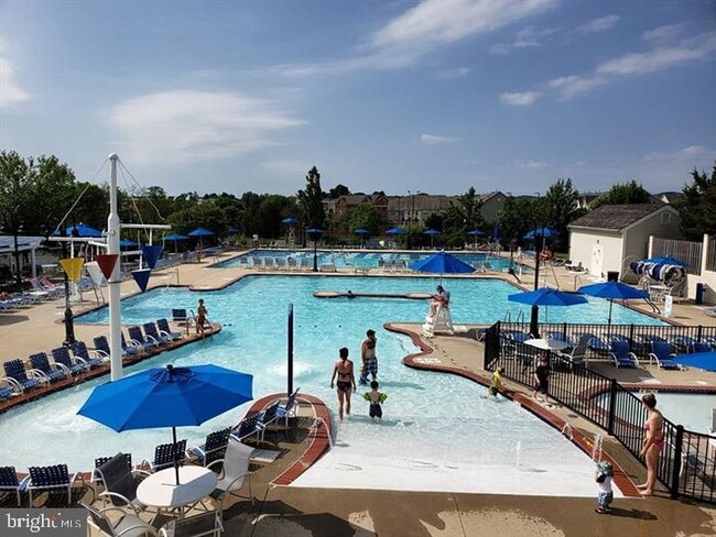 Building Photo - 9526 Hyde Pl