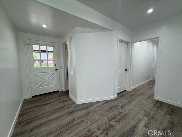 Building Photo - 2212 Linda Flora Dr