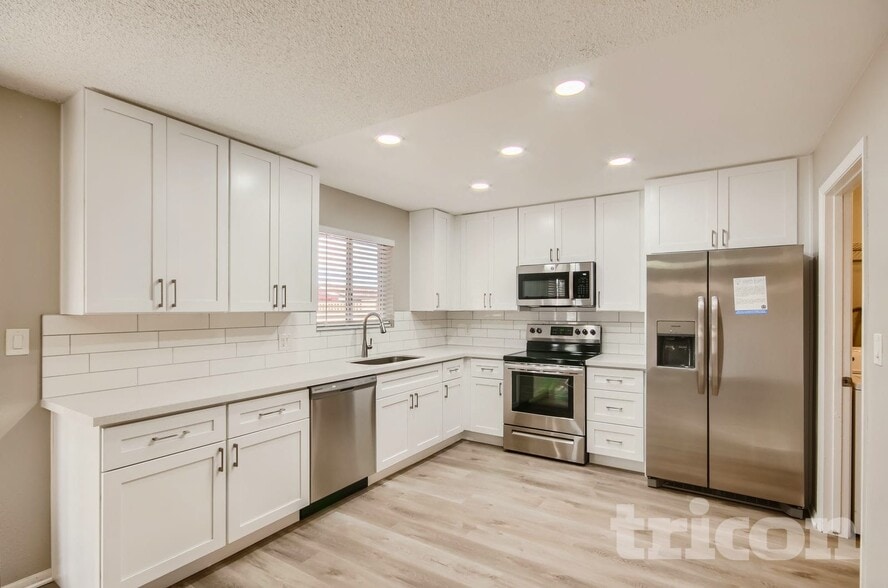 Building Photo - 452 S Johnson