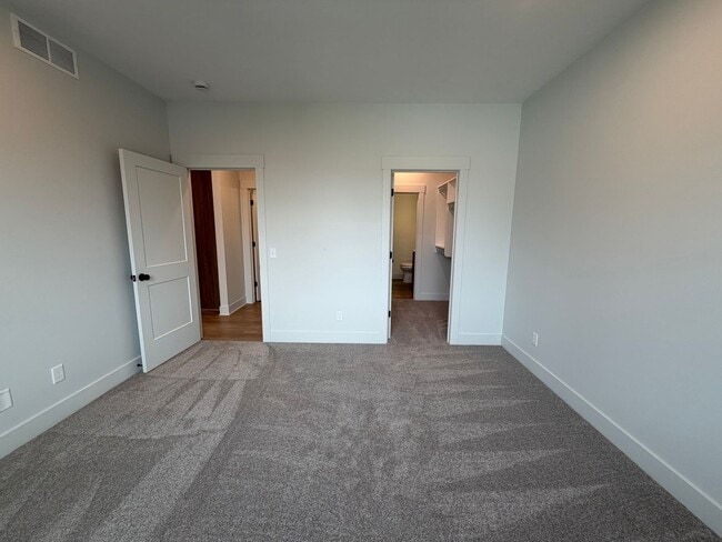 Building Photo - Newly built 3 bedroom spacious home!