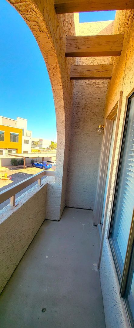 Building Photo - 1ST FULL MONTHS RENT FREE!!! AFFORDABLE UNIT IN NORTH PHOENIX!!!