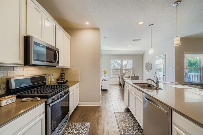 Building Photo - 3313 De Torres Cir