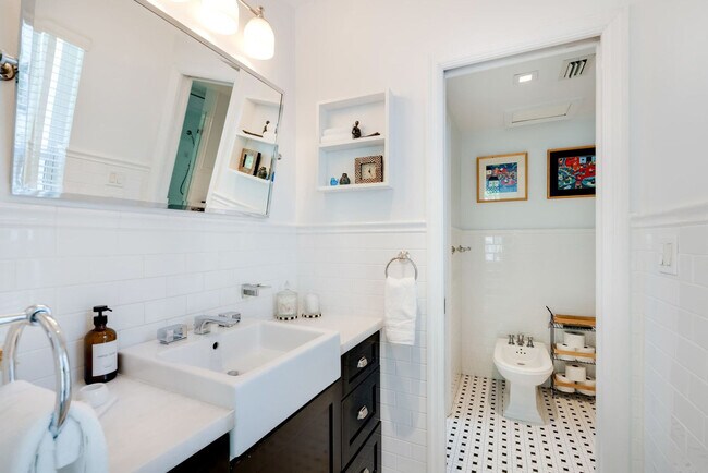 Building Photo - 4131 Lybyer Ave