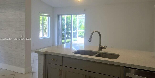Building Photo - 1527 Palermo Dr
