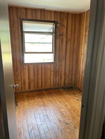 Building Photo - 212 29th St