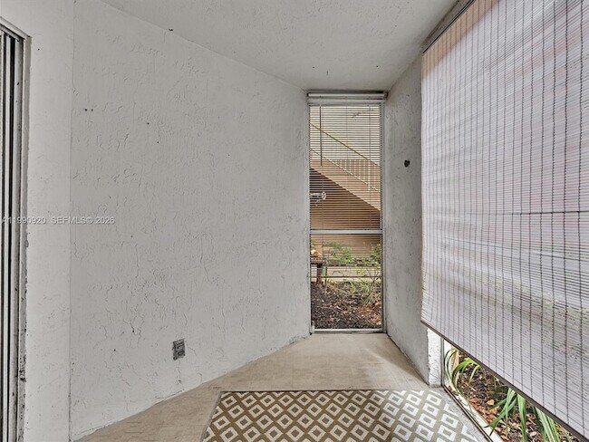 Building Photo - 9777 Westview Dr