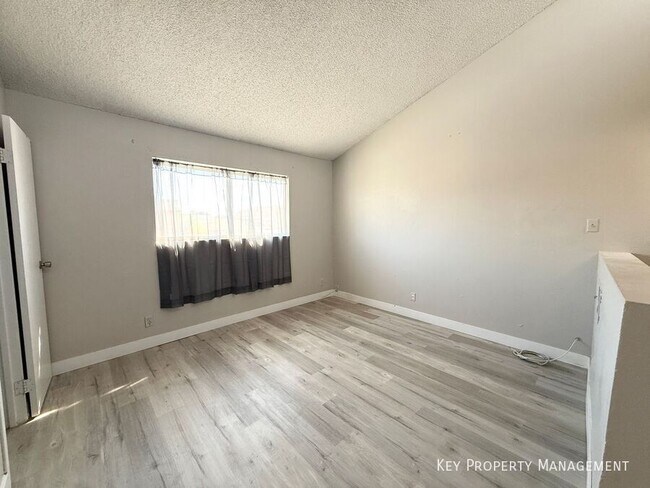 Building Photo - 5187 Garden Ln