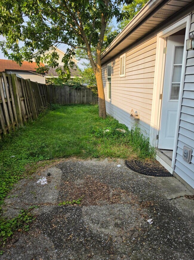 Building Photo - 2592 Woodhill Dr