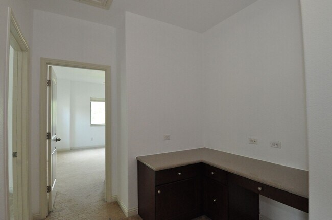 Building Photo - Beautiful Spacious Home FOR LEASE!