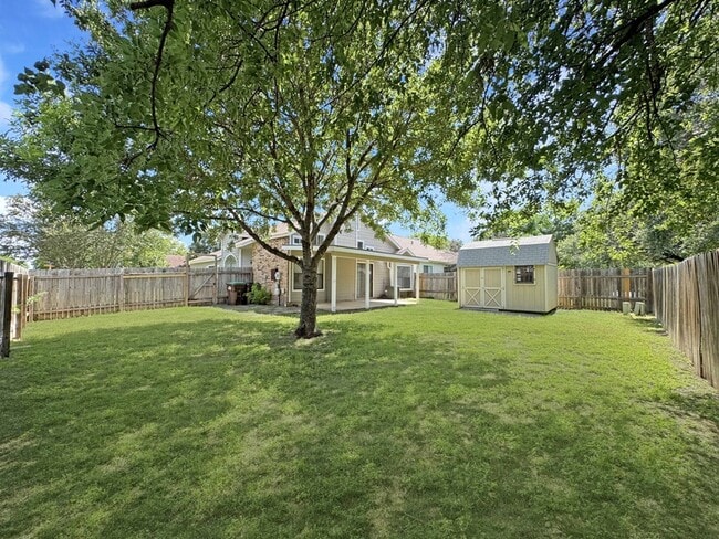 Building Photo - 10203 Sunset Field Dr