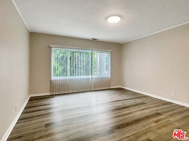 Building Photo - 124 N Mansfield Ave