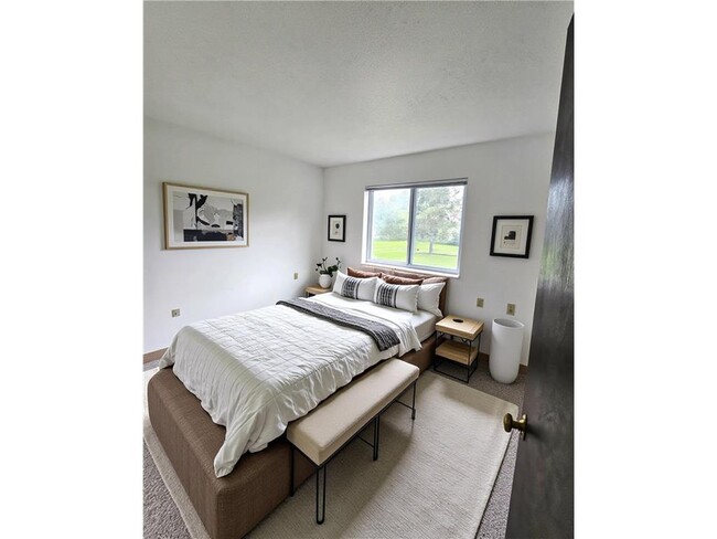 Building Photo - 306 S East St