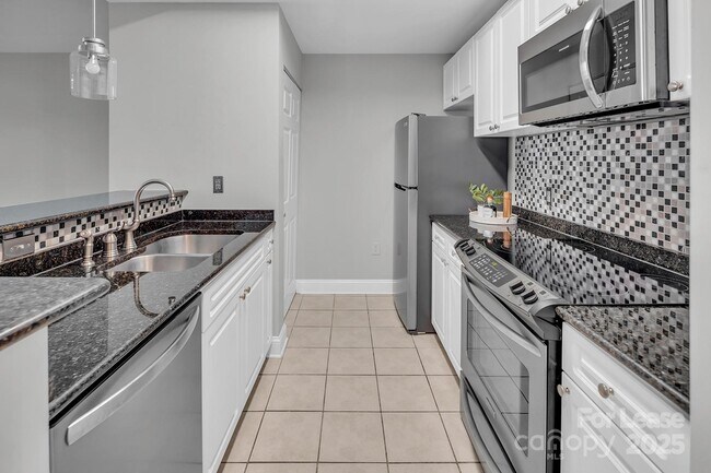 Building Photo - 300 W 5th St