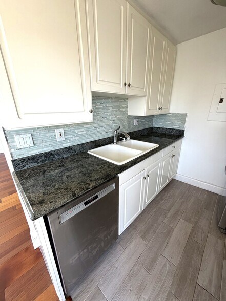 Building Photo - 2308 Schader Dr