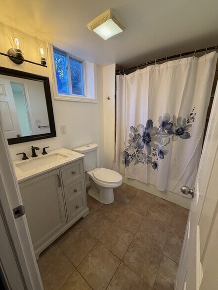 Building Photo - 410 Highland St