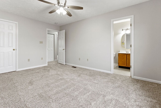 Building Photo - 122 Manor View Dr