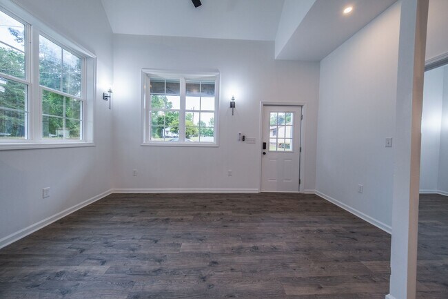 Building Photo - Brand New 2 Bed / 1 Bath Home with Loft