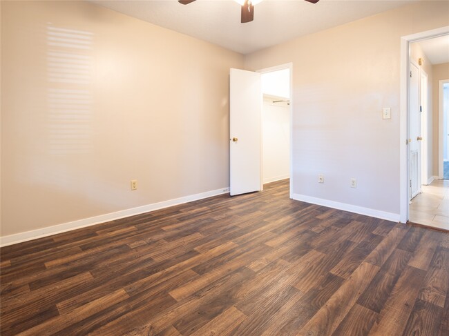 Building Photo - 2728 Encino Ave