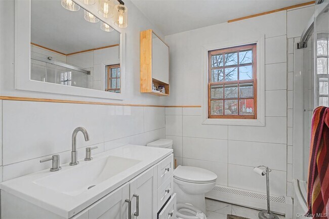 Building Photo - 10 Cedar Ln