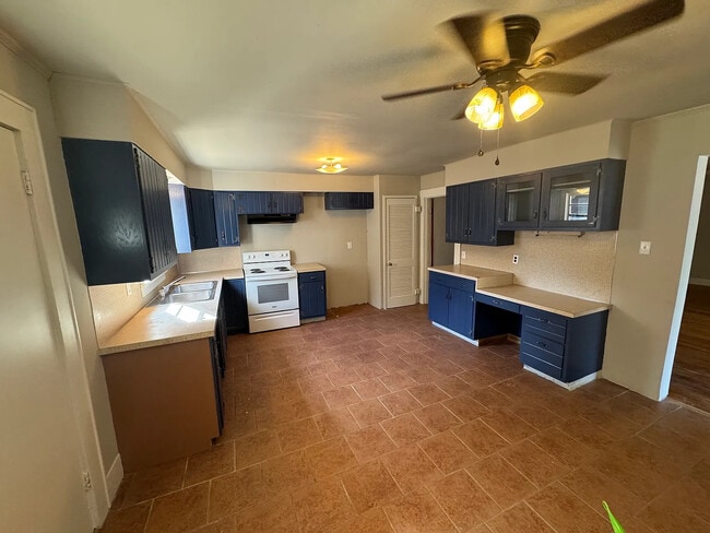 Building Photo - 117 Gardner St