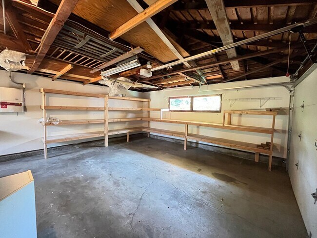 Building Photo - Amazing NE Portland 4Bd + 3Ba ~ House Sola...