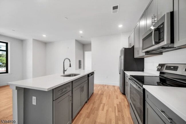 Building Photo - 1037 Amboy Ave