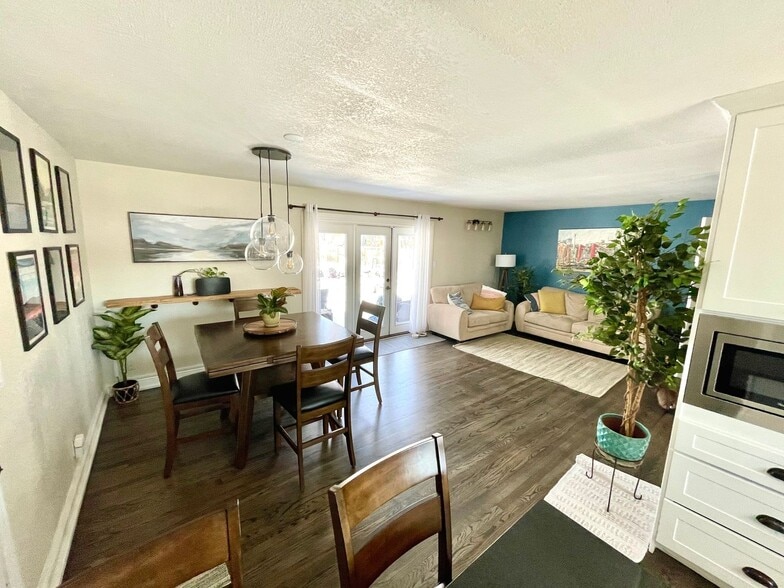 Building Photo - 4585 Martin Dr