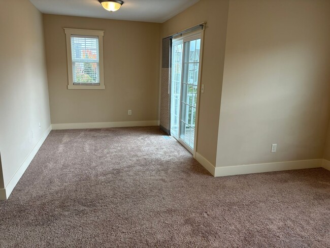 Building Photo - 3 bed /2.5 bath townhouse at Cobblestone a...