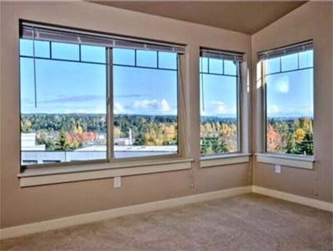 Building Photo - Beautiful townhouse 3 beds 2.5 baths.